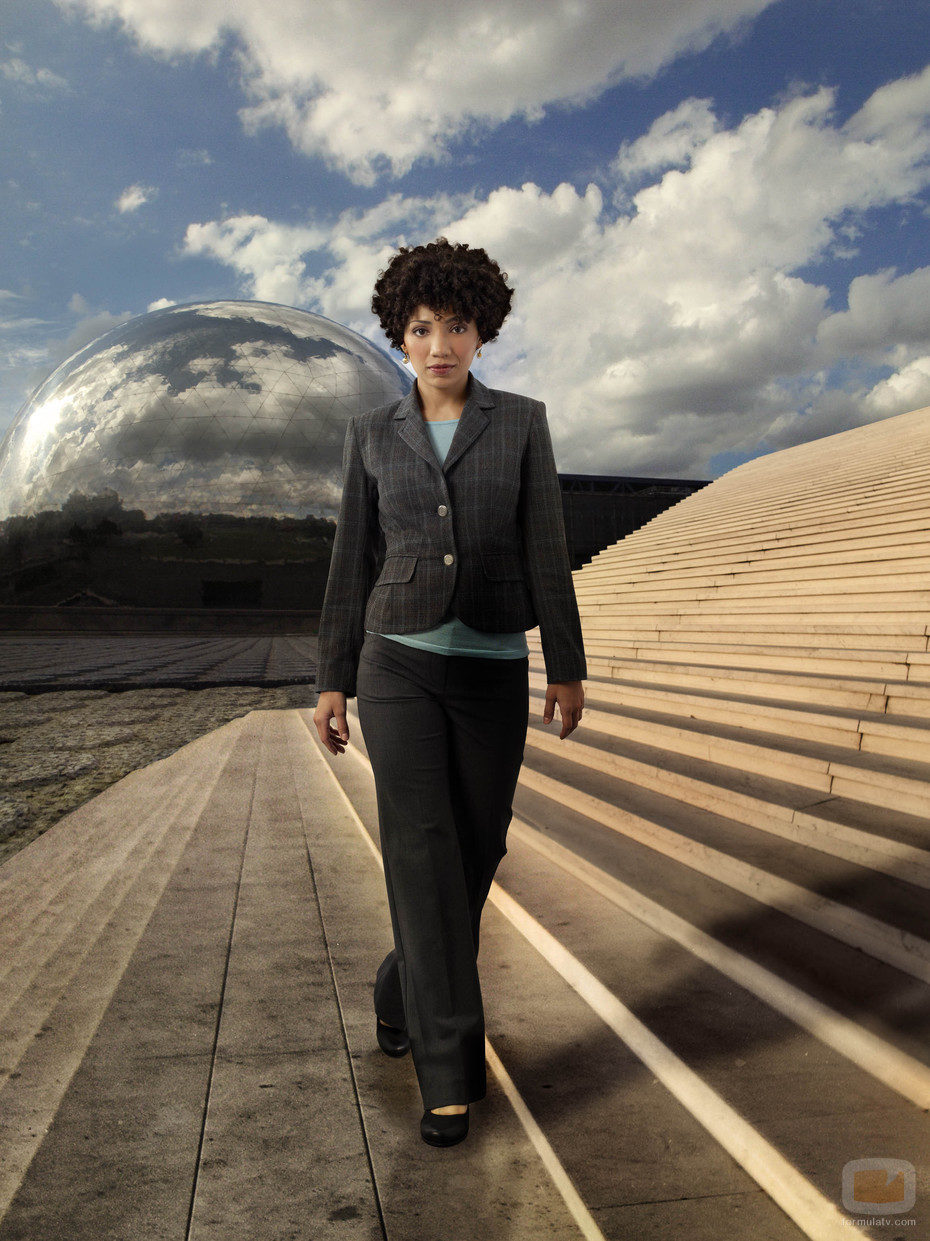 Jasika Nicole es Astrid en la cuarta temporada de Fringe