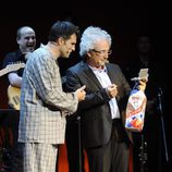 Luis Larrodera y Xavier Deltell presentaron la gala de clausura del FesTVal de Vitoria