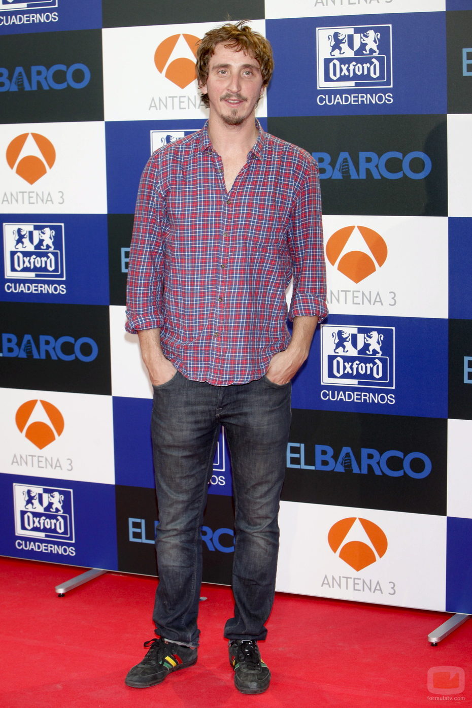 Iván Massagué posa en la presentación de la segunda temporada de 'El barco'