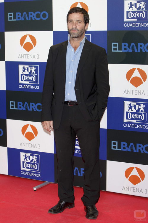 Juan Pablo Shuk, elegante en la presentación de la segunda temporada de 'El barco'