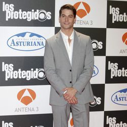 Luis Fernández, elegante en la premiere de la tercera temporada de 'Los protegidos'