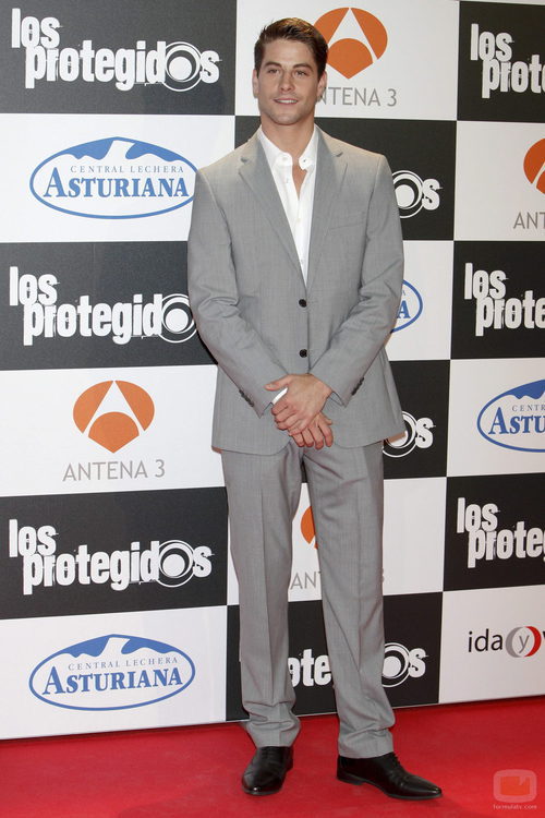 Luis Fernández, elegante en la premiere de la tercera temporada de 'Los protegidos'
