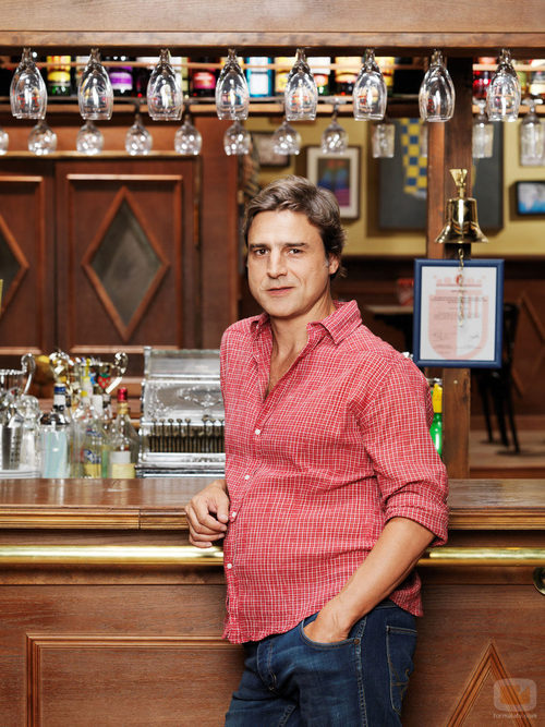 Alberto San Juan es Nico, el dueño del bar, en 'Cheers'