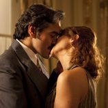 Espartaco Santoni besa a Tita Cervera