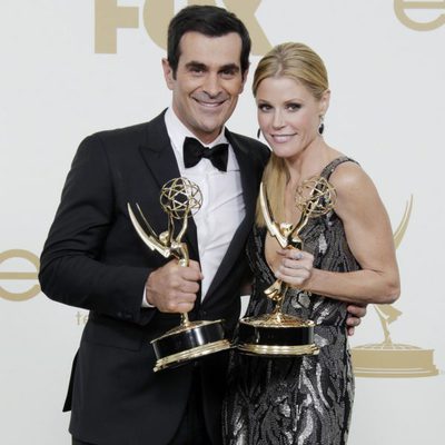 Julie Bowen y Ty Burrell con su Emmy 2011