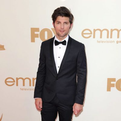 Adam Scott de 'Parks and Recreation' en la Alfombra Roja de los Emmy 2011