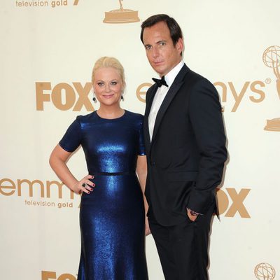 Amy Poehler y su marido Will Arnett en la Alfombra Roja de los Emmy 2011