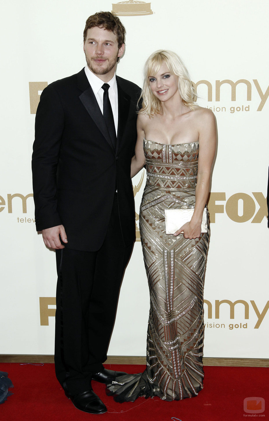 Chris Pratt y su pareja la actriz Anna Faris en los Emmy 2011