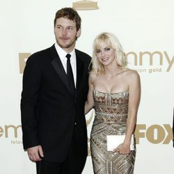 Chris Pratt y su pareja la actriz Anna Faris en los Emmy 2011