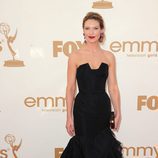 Anna Torv de 'Fringe' posa en la Alfombra Roja de los Emmy 2011