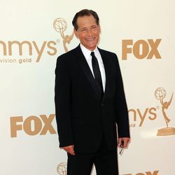 James Remar de 'Dexter' en la Alfombra Roja de los Emmy 2011