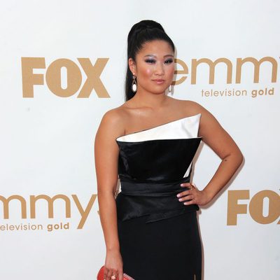 Jenna Ushkowitz, Tina en 'Glee', en la Alfombra Roja de los Emmy 2011