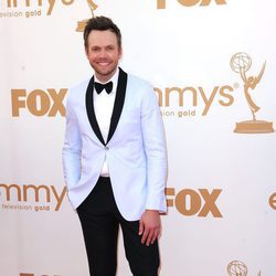 Joel McHale en los Emmy 2011