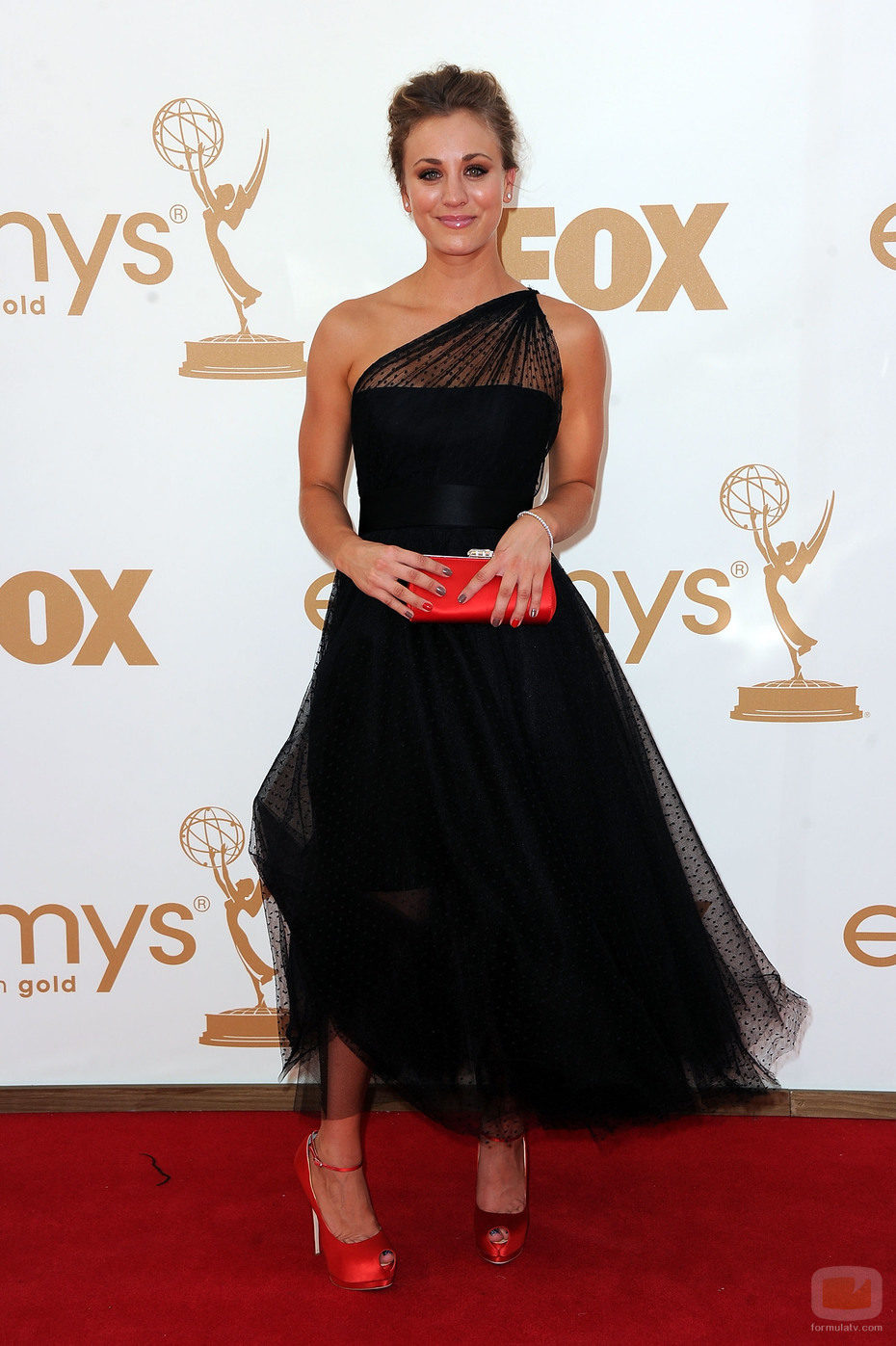 Kaley Cuoco de 'The Big Bang Theory' en los Emmy 2011