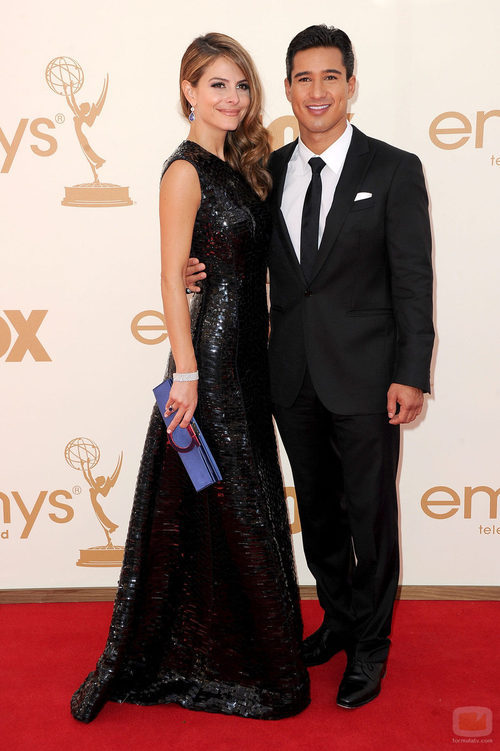 Mario Lopez y su pareja Maria Menounos en los Emmy 2011