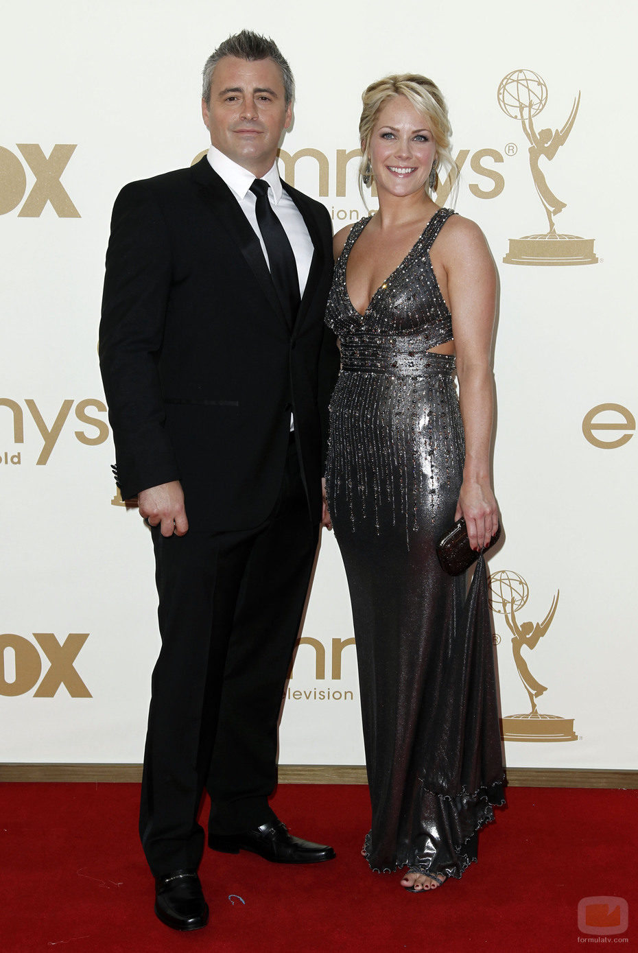 Matt LeBlanc y su pareja Andrea Anders en los Emmy 2011
