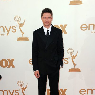 Topher Grace en la Alfombra Roja de los Emmy 2011