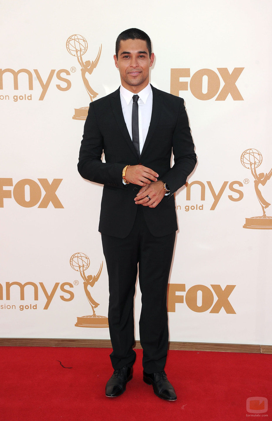 Wilmer Valderrama de 'Awake' en los Emmy 2011