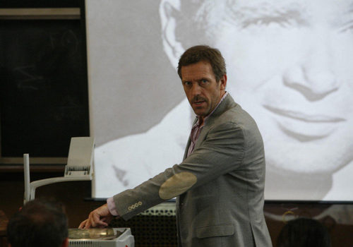 Gregory House imparte una clase