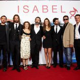 El equipo de 'Isabel' en su preestreno en San Sebastián
