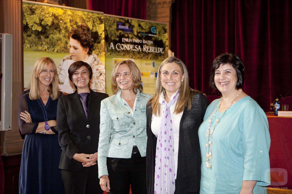 La actriz Susana Dans (azul)