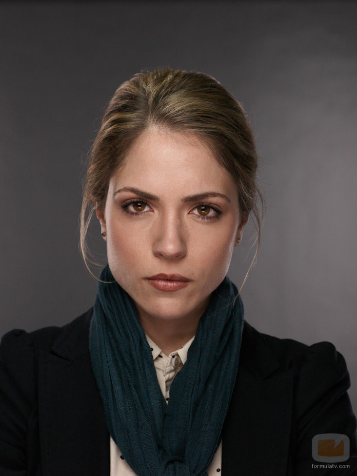 Brooke Nevin es Julianne Simms en 'Ex-Convictos'