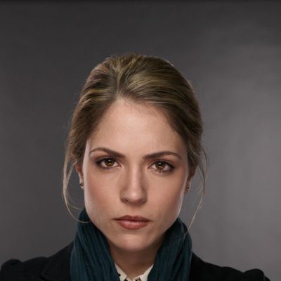 Brooke Nevin es Julianne Simms en 'Ex-Convictos'