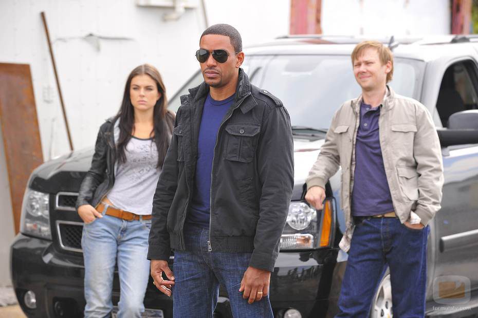 Charlie Duchamp, Erica Reed y Lloyd Lowery en el "Piloto" de 'Ex-Convictos'