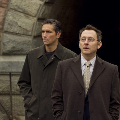 Reese y Finch caminan en 'Person of interest'