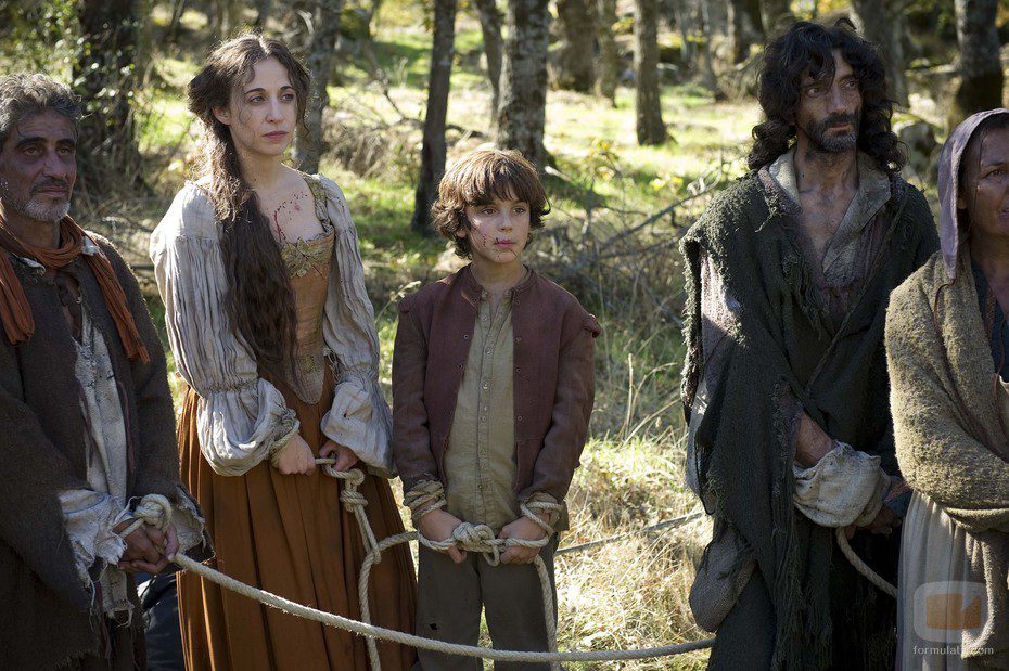 Ciudadanos afectados por la peste en 'Águila Roja'