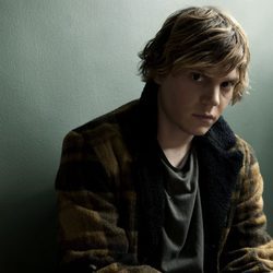 Evan Peters, adolescente desequilibrado en 'American Horror Story'
