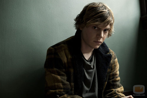 Evan Peters, adolescente desequilibrado en 'American Horror Story'