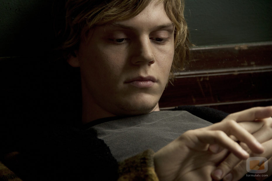 Evan Peters, joven perturbado en 'American Horror Story'