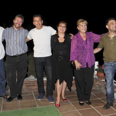 Algunos de los actores de 'Verano azul' posan ante los fotógrafos
