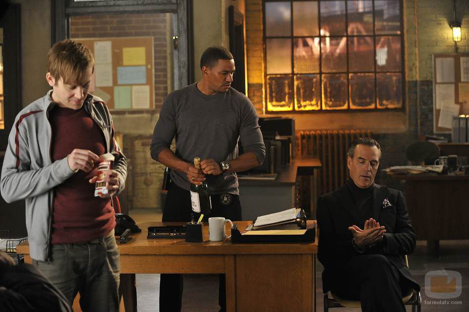 Laz Alonso y Jimmi Simpson en 'Ex-convictos'