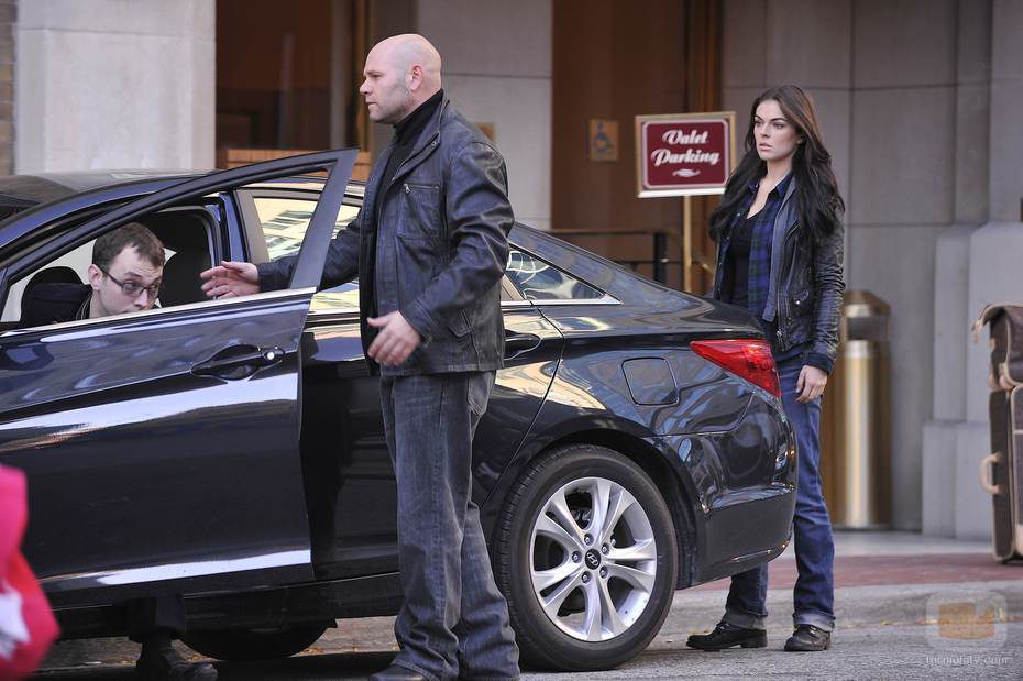 Domenick Lombardozzi y Serinda Swan en 'Ex-convictos'