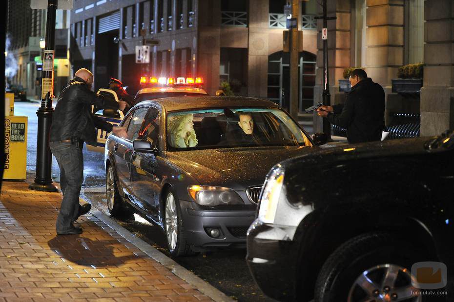 Dos de los protagonistas de 'Ex-convictos' empuñan sus armas