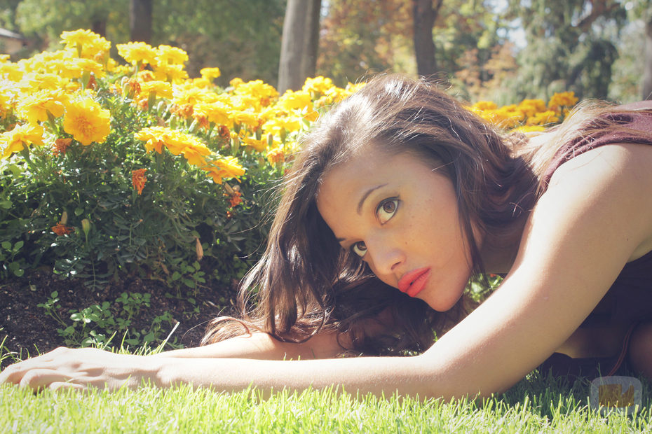 Posado de la actriz Elisa Mouliaá para Overlay Magazine