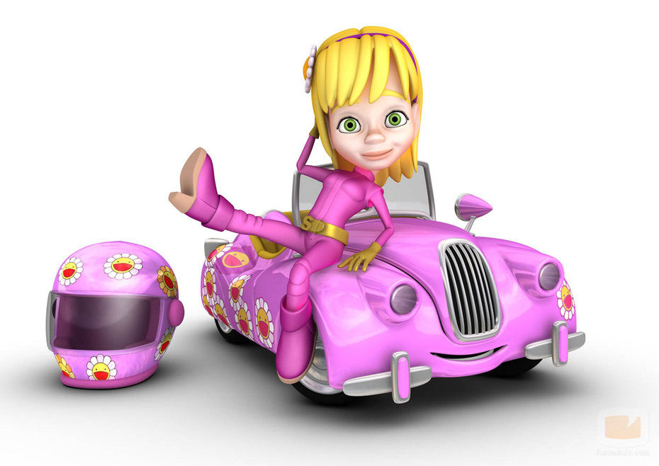 Silvi con su coche rosa