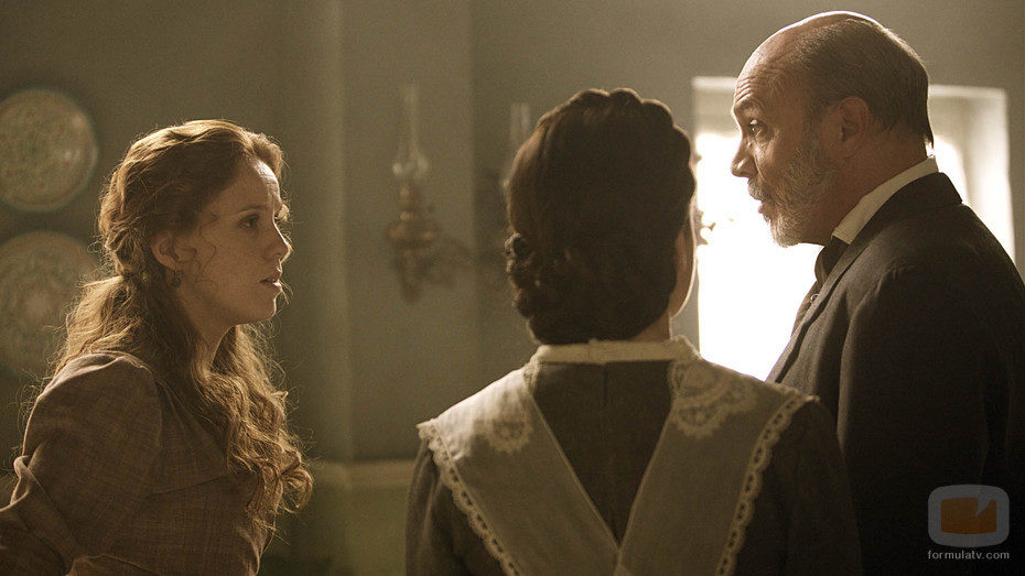 María de Castro y Juan Fernández en una escena de 'Tierra de lobos'