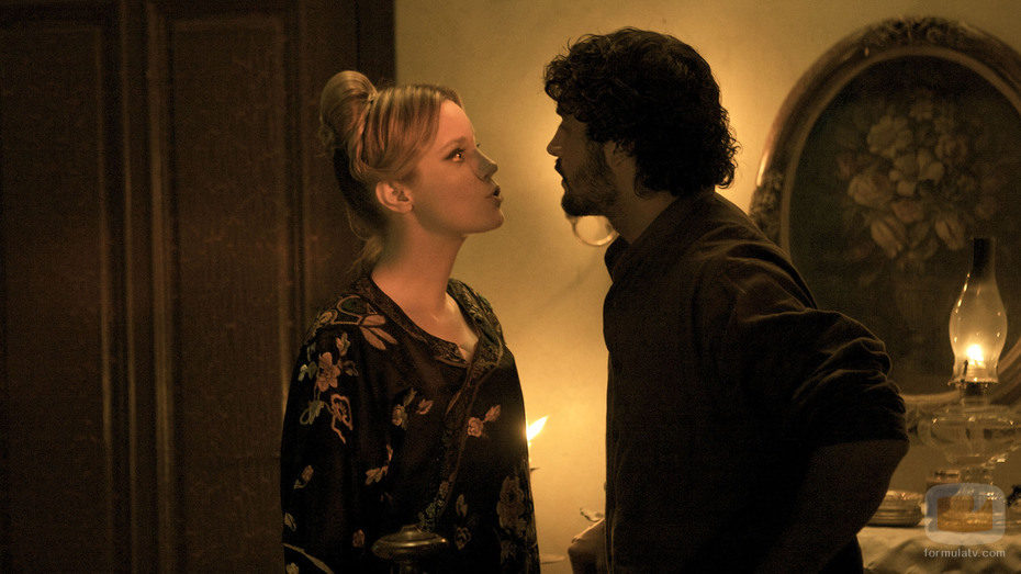 Alex García y Carolina Bang de 'Tierra de lobos'
