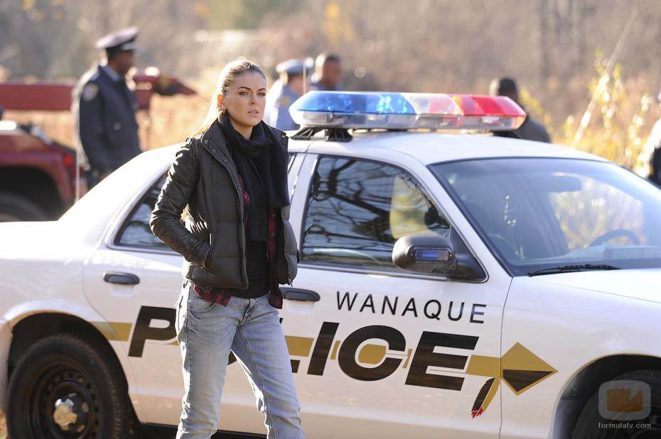Serinda Swan intenta olvidar su pasado en 'Ex-Convictos'