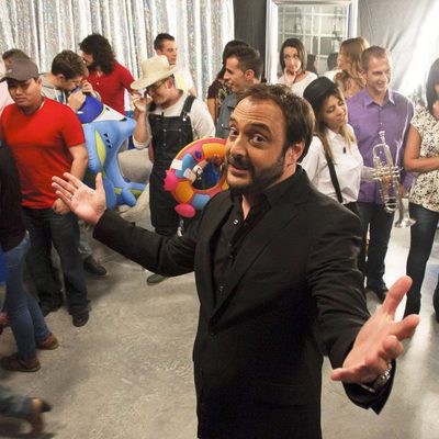 Roberto Vilar con los participantes de 'Salta a la vista'