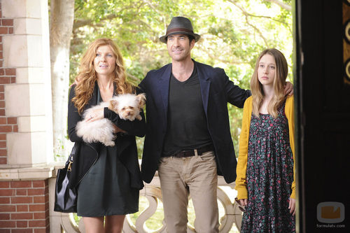 La familia Harmon, llega a su nuevo hogar