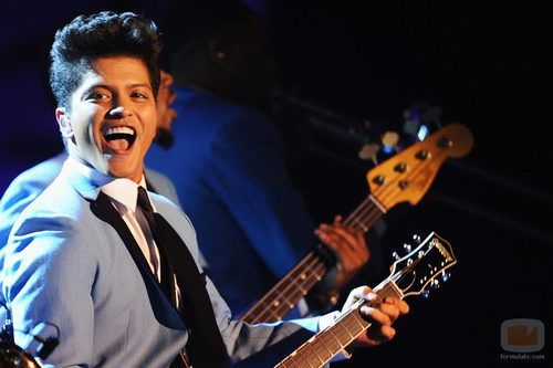 Bruno Mars actuando en los Europe Music Awards 2011