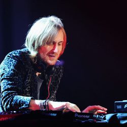 David Guetta pinchando en los MTV EMA 2011