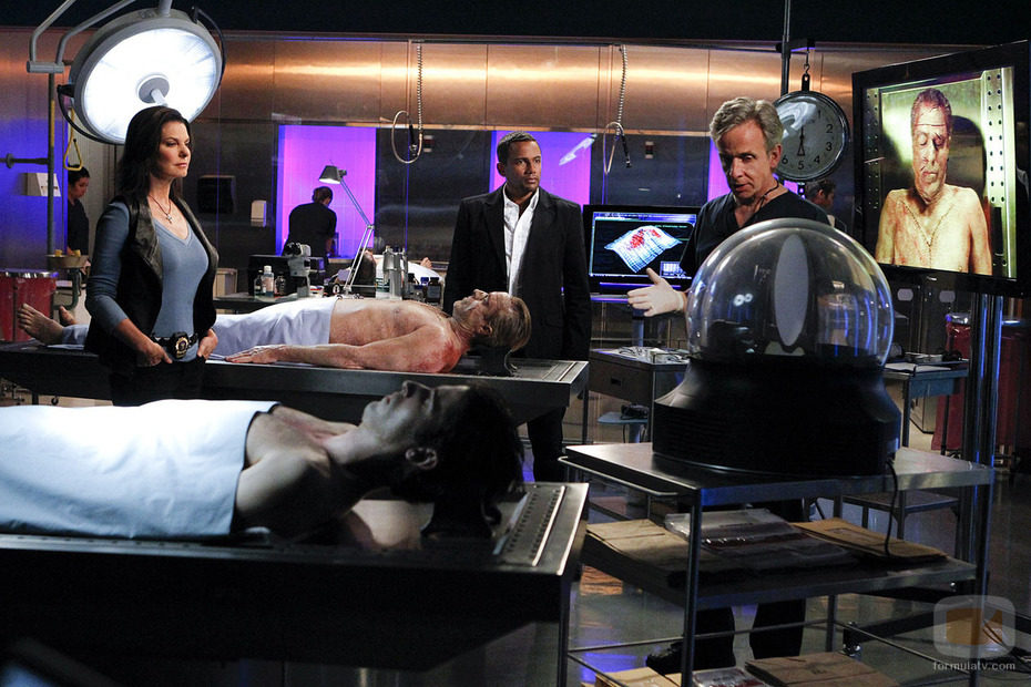 Sela Ward durante un capítulo de la séptima temporada de 'CSI: NY'