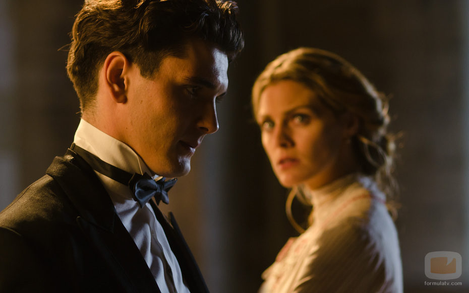 Julio y Alicia protagonizan la historia de amor de 'Gran Hotel'