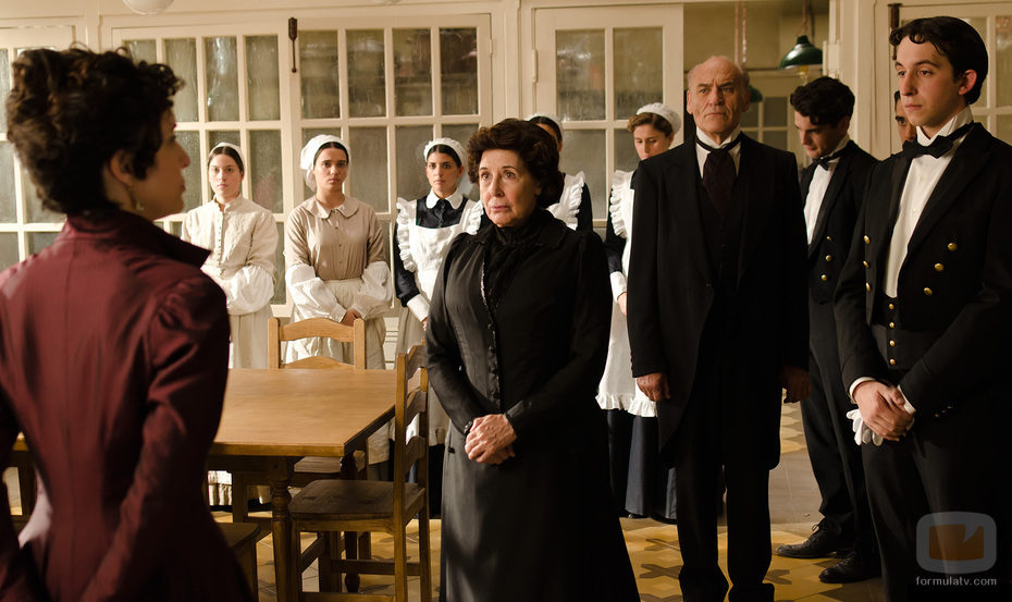 Ángela trabaja bajo las órdenes de Doña Teresa