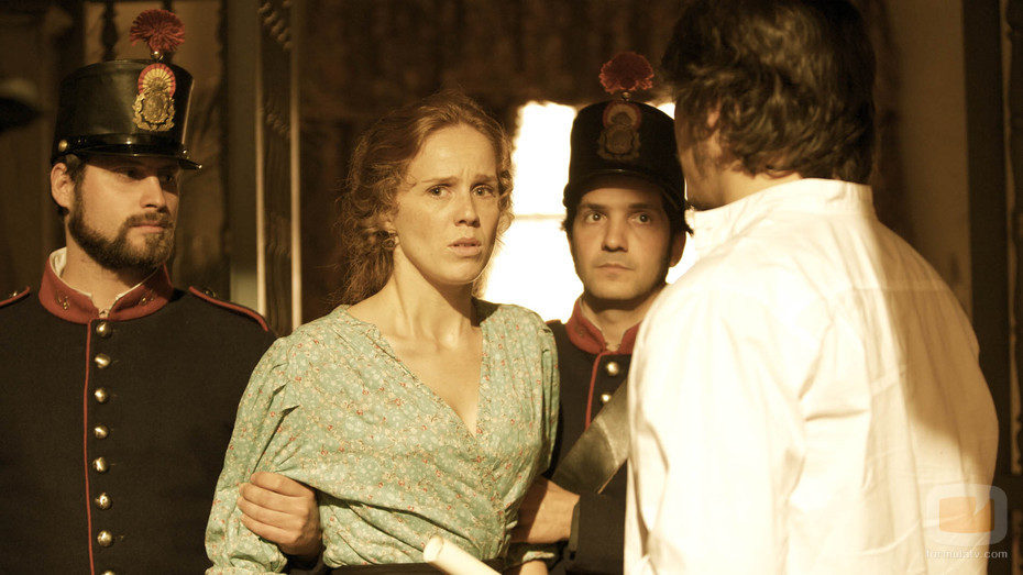 Elena se mete en problemas en 'Tierra de lobos'